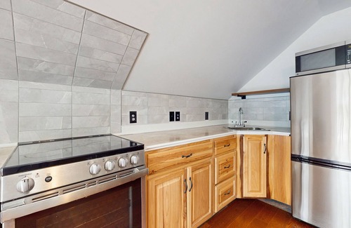 Arlington House | Riverfront house, dog-friendly, mountain views, a/c, porch, deck, gas stove, w/d