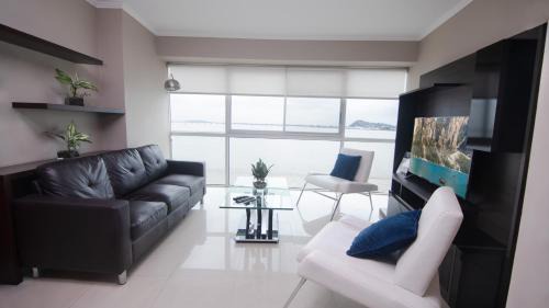 Las Penas Apartment | Riverfront I 1, piso 4, suite vista al rio, Puerto Santa Ana, Guayaquil