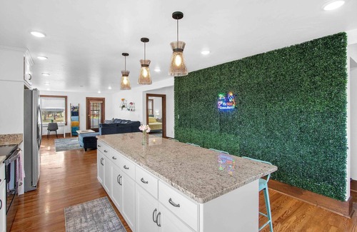 Oconto House | Riverfront Kayaks Bay Access Sleeps 15