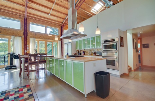 Libertyville House | Riverfront Libertyville Retreat w/Outdoor Kitchen