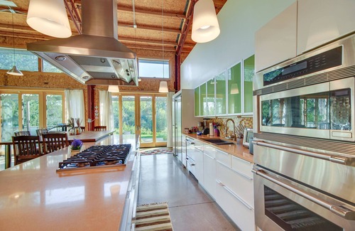 Libertyville House | Riverfront Libertyville Retreat w/Outdoor Kitchen