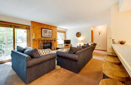 Lincoln Apartment | Riverfront Lincoln Condo with Patio and Pool Access!