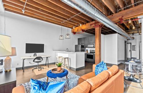 Downtown St. Louis Apartment | Riverfront Loft-Parking-Gym-Deck-4I
