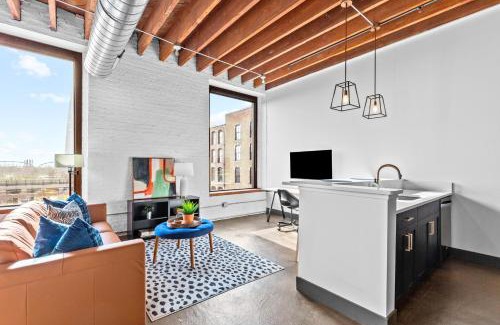 Downtown St. Louis Apartment | Riverfront Loft-Parking-Gym-Deck-4I