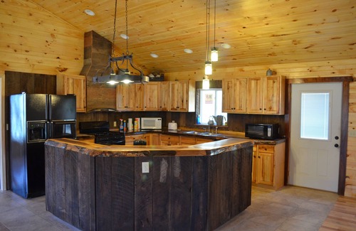 Hot Springs Cabin | Riverfront Log Cabin, Private Hot Tub, Fireplace, River Access, Universal Access