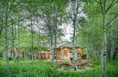 Sun Valley House | Riverfront Rainbow Bend Estate with Hot Tub