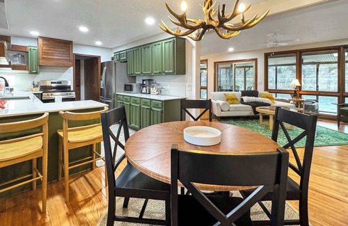 Norfork House | Riverfront Retreat - Right next to the White River