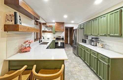 Norfork House | Riverfront Retreat - Right next to the White River
