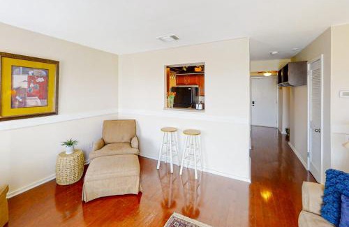 North Capitol Apartment | Riverfront Retreat