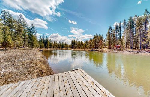 Oregon Water Wonderland House | Riverfront Retreat