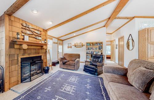 Oregon Water Wonderland House | Riverfront Retreat