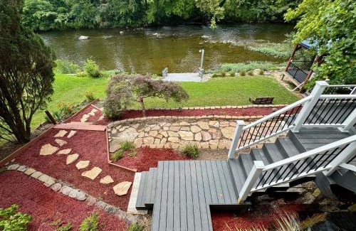 Walland House | Riverfront Retreat