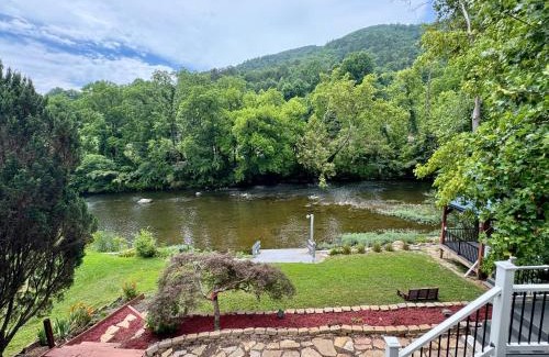 Walland House | Riverfront Retreat