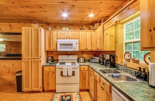 Rutherfordton Apartment | Riverfront Rutherfordton Retreat w/Fire Pit!
