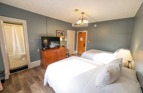 Shawnee On Delaware Hotel | Riverfront Stay – Peaceful Pocono Escape Near Nature & Trails | 2 Units