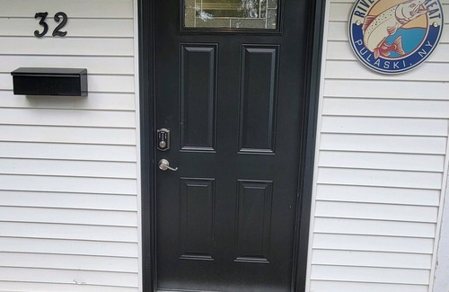 Pulaski House | Riverfront! @ Staircase Long Bridge Fishing Hotspot Salmon & Steelhead-Sleeps 8