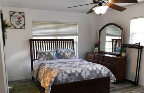 Branford House | Riverfront Stilt House 5-6miles to Ginnie or Ichetucknee