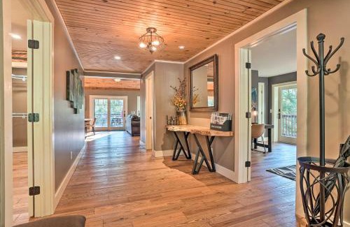 Lakemont House | Riverfront Tallulah Falls Cabin with Hot Tub!
