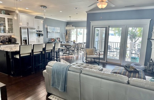 Prospect House | Riverfront townhome