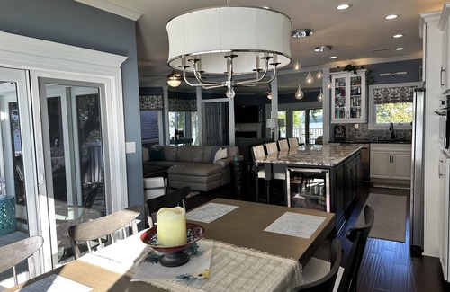 Prospect House | Riverfront townhome