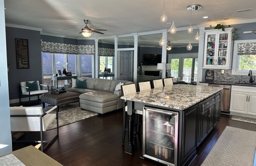Prospect House | Riverfront townhome