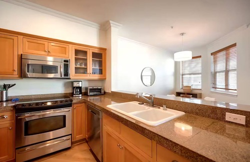 Columbia Way Condo | Riverfront Townhome