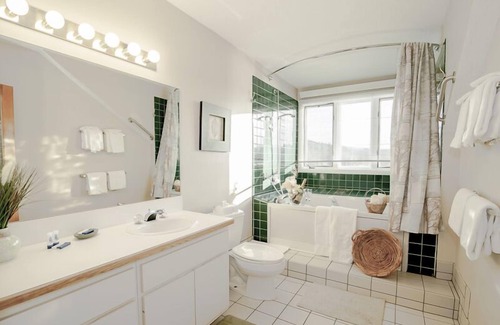 Lincoln Hotel | Rivergreen Resort