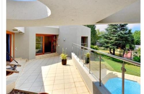 Greater Johannesburg Metropolitan Area Villa | RiverHouse
