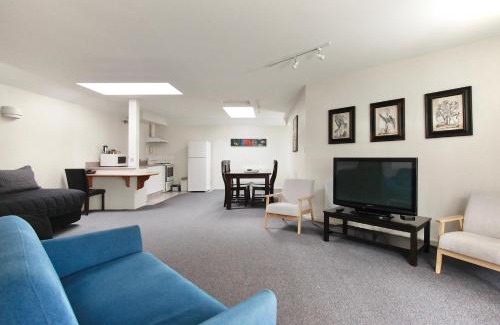 Nelson Hotel | Riverlodge Motel