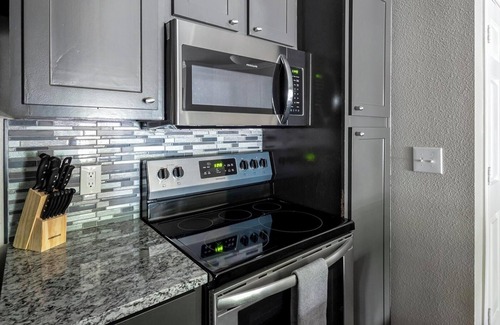 Riverpark West Apartment | RiverPark 1BD 8 - One Bedroom Apartment, Sleeps 2