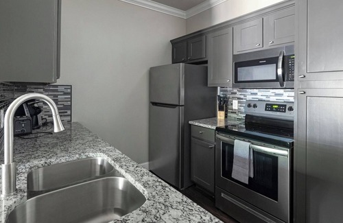 Riverpark West Apartment | RiverPark 1BD 8 - One Bedroom Apartment, Sleeps 2