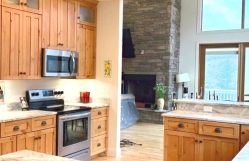 Burnsville House | Riverrun Retreat Vacation Home -Multi family/group. Mt. Mitchell Views