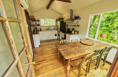 Healdsburg House | Rivers Breeze Complimentary Wine Tasting At Croix Included!