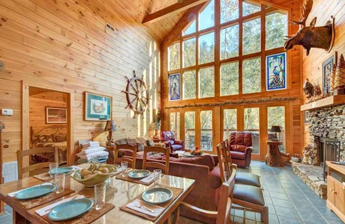 Gatlinburg - Pigeon Forge House | Rivers Edge, 3 Bedrooms, Sleeps 8, On Stocked Stream, Hot Tub, Grill