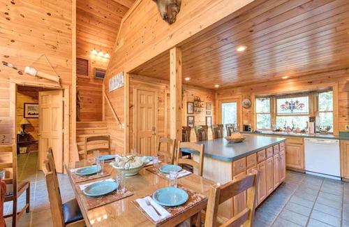 Gatlinburg - Pigeon Forge House | Rivers Edge, 3 Bedrooms, Sleeps 8, On Stocked Stream, Hot Tub, Grill