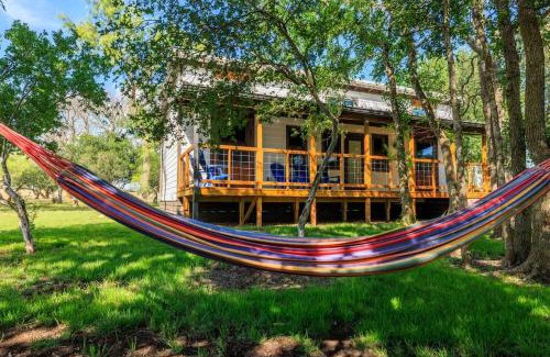 Fredericksburg House | Rivers Edge Cottages with Hot Tub