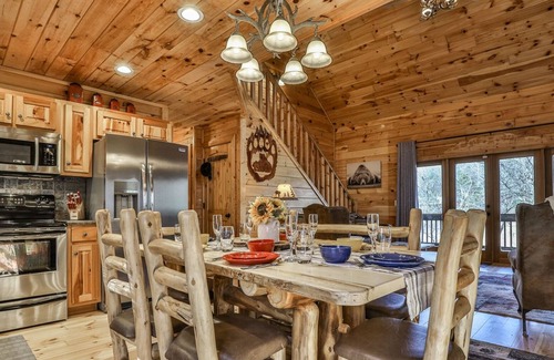 Ellijay Cabin | Rivers Edge - Luxury on the Cartecay River - No Pets