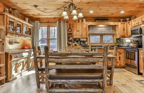 Ellijay Cabin | Rivers Edge - Luxury on the Cartecay River - No Pets