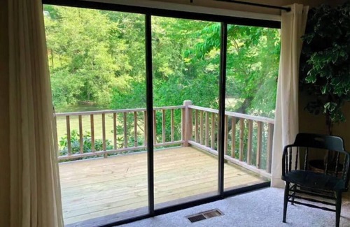Hayesville Cottage | River’s Edge Retreat: Amazing Views, Screen Porch, Decks, Grill, Fish, One Floor