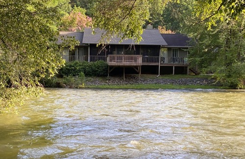 Hayesville Cottage | River’s Edge Retreat: Amazing Views, Screen Porch, Decks, Grill, Fish, One Floor