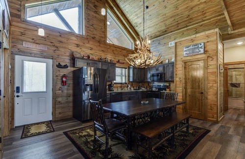Branson Cedars House | Riversedge Lodge | 4 Bed, 4 Bath