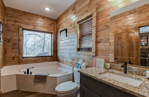 Branson Cedars House | Riversedge Lodge | 4 Bed, 4 Bath