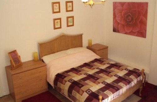 Beaulieu-sur-Dordogne Apartment | Riverside Apartment ‘Fleurie’ beautiful location overlooking the Dordogne river