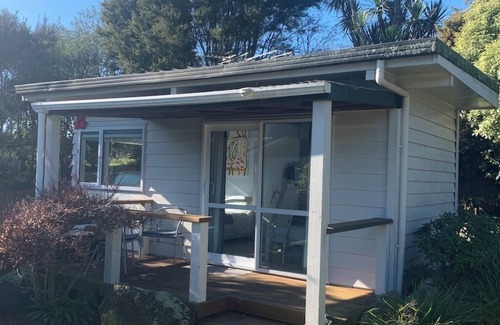 Broadlands Forest House | Riverside accommodation which is perfect for groups. Pizza oven, covered deck.
