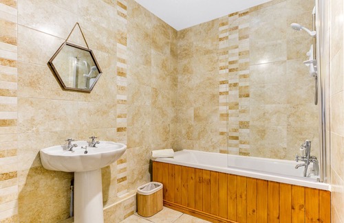 Londonderry Apartment | Riverside Apartment