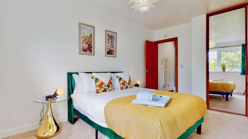 Maidstone Apartment | Riverside Apartment with Parking 1 Mile from Town Centre