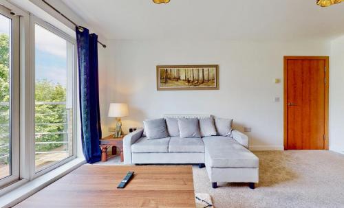 Maidstone Apartment | Riverside Apartment with Parking 1 Mile from Town Centre