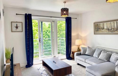 Maidstone Apartment | Riverside Apartment with Parking 1 Mile from Town Centre