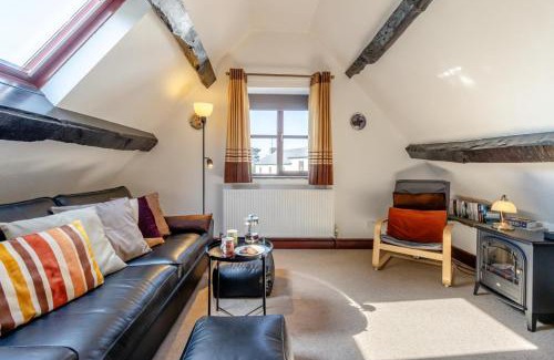 Llangorse House | Riverside Barn - LLangorse