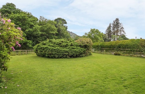 Llanwrthwl Cottage | RIVERSIDE COTTAGE, pet friendly, with a garden in Llanwrthwl